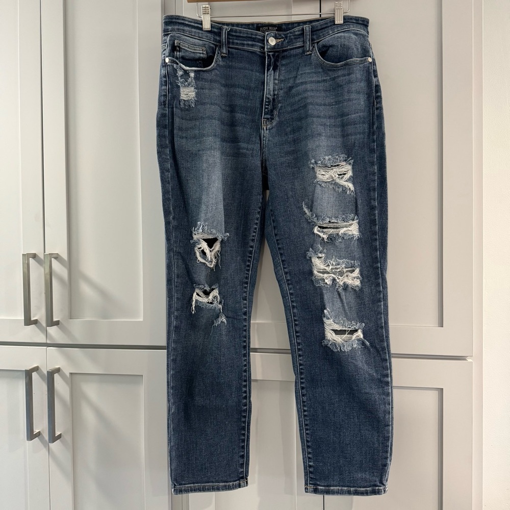 Judy Blue Women’s Skinny Fit size 15/32‎ Distressed Jeans